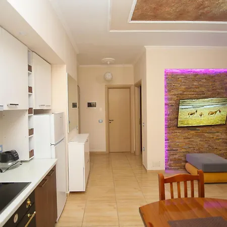 Vlora Holiday Apartments דירה *